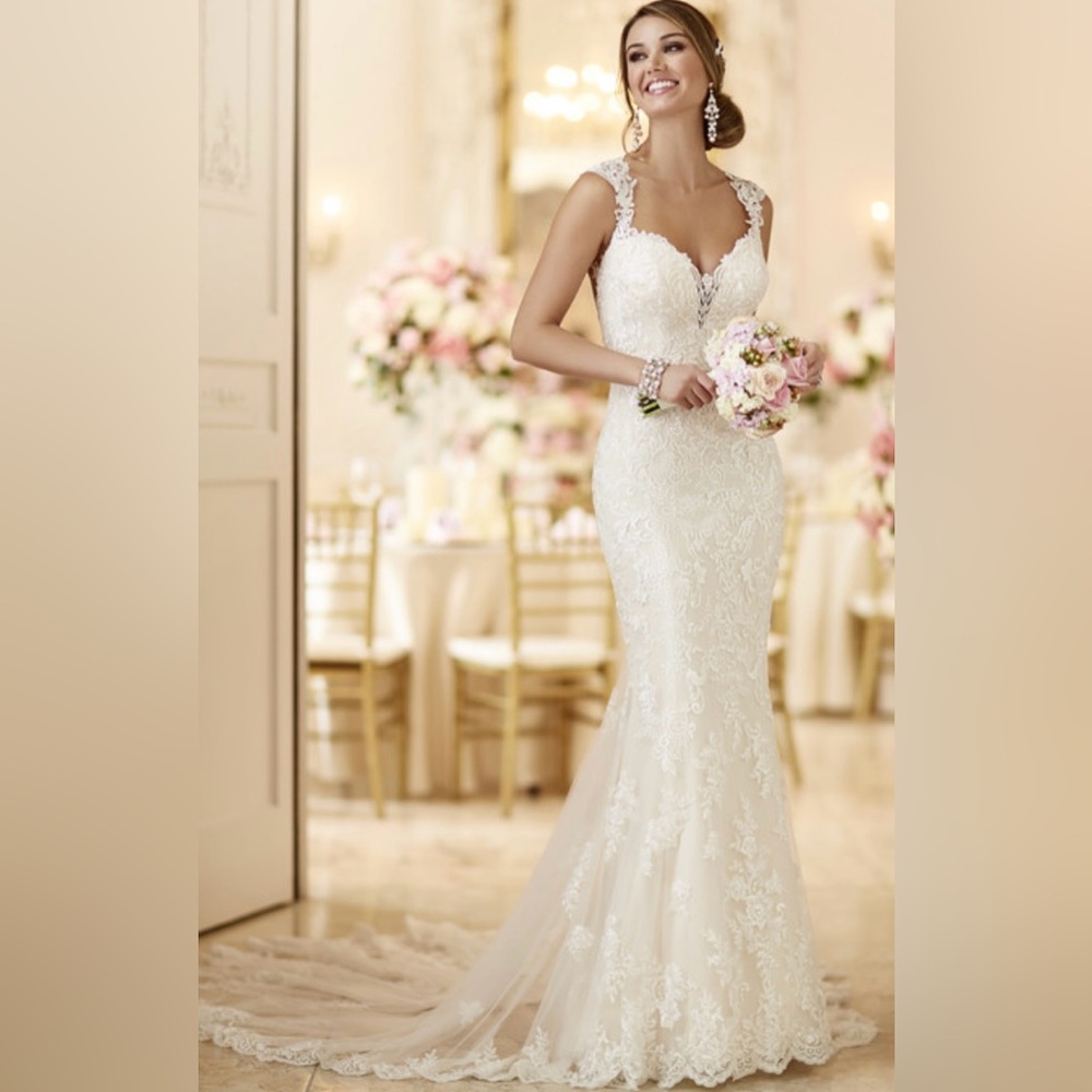Elegant Lace Wedding Dress
